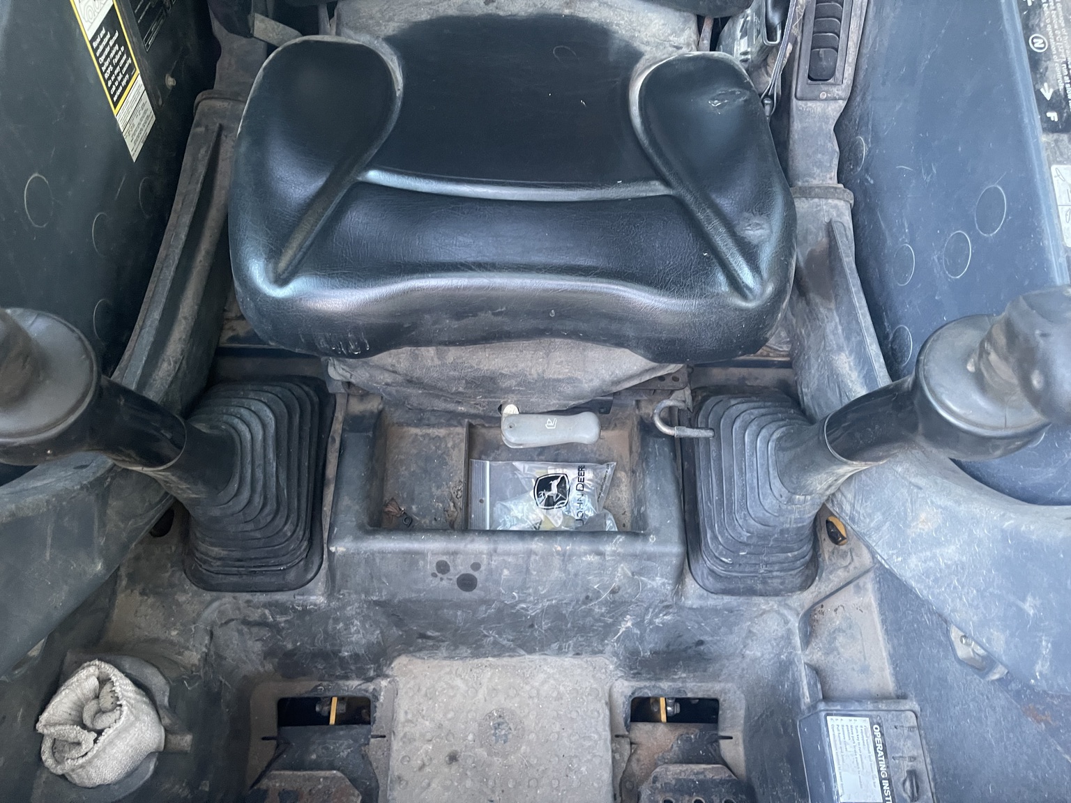 2014 John Deere 323E Image 6