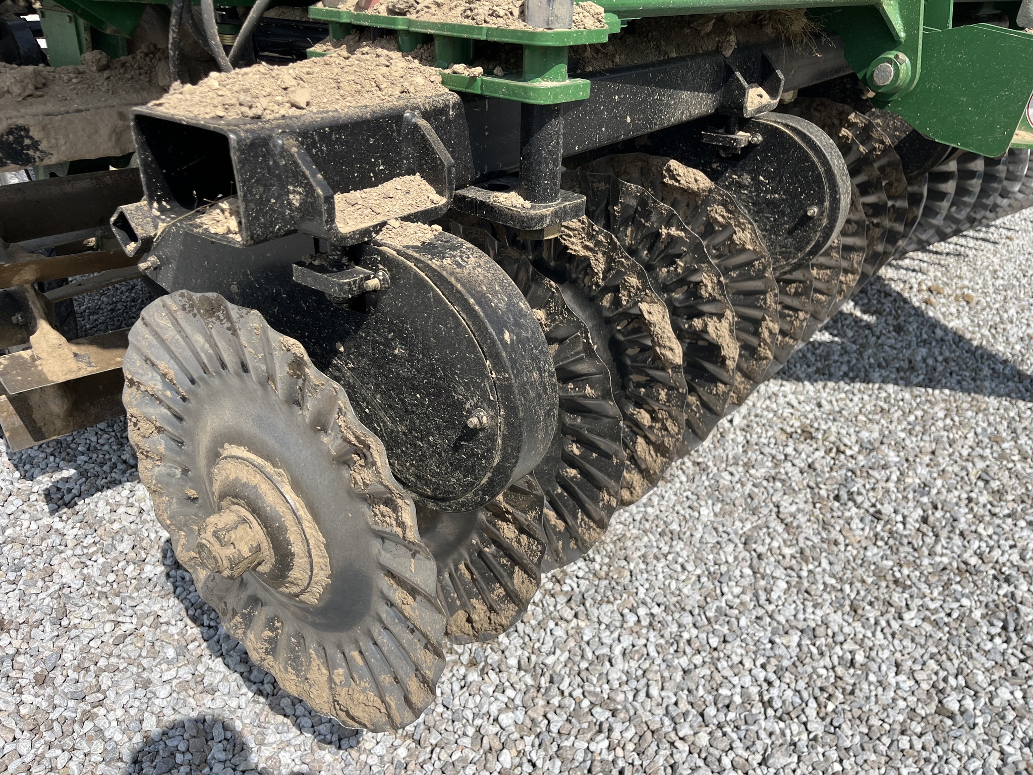 Used 2024 McFarlane IC-5127-DRBH Vertical Tillage at Koenig Equipment in Greensburg, IN - PhotoXL9