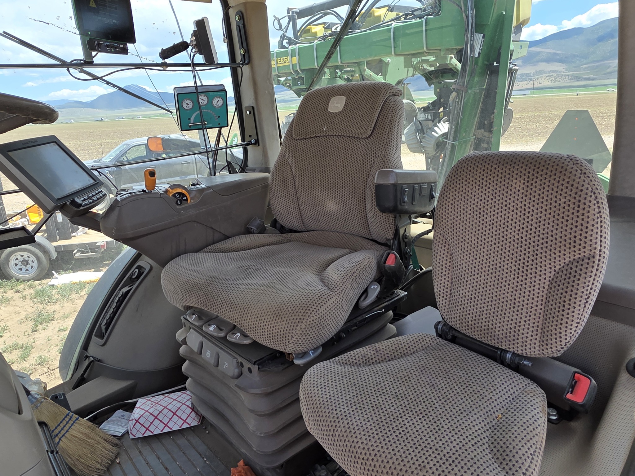 2015 John Deere 8320R Image 4