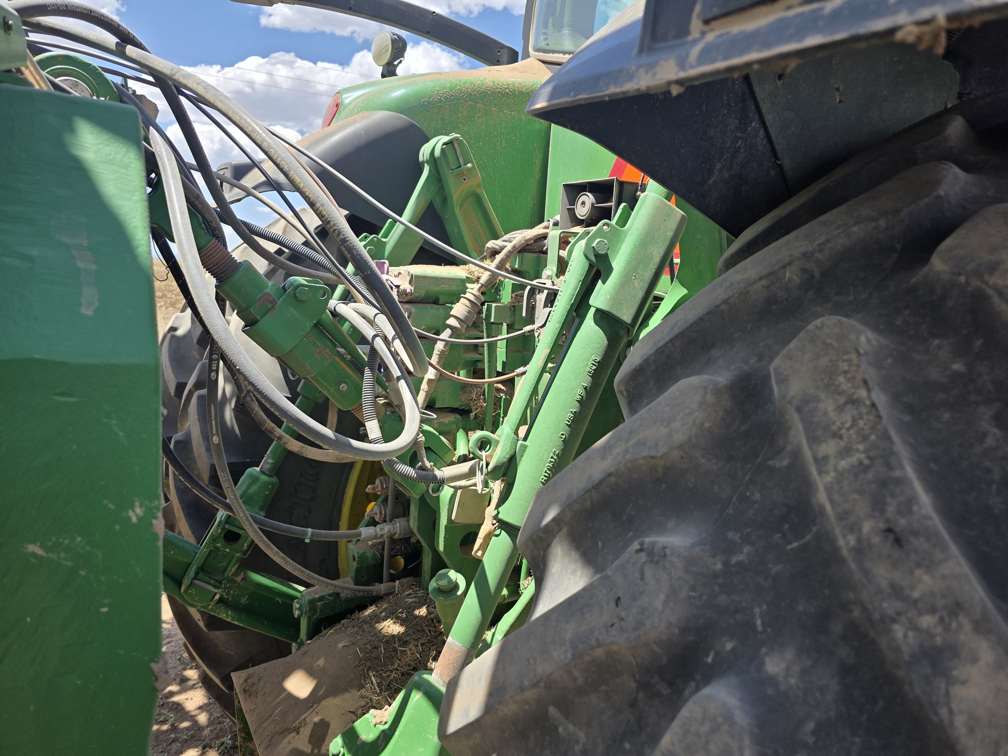 2015 John Deere 8320R Image 12