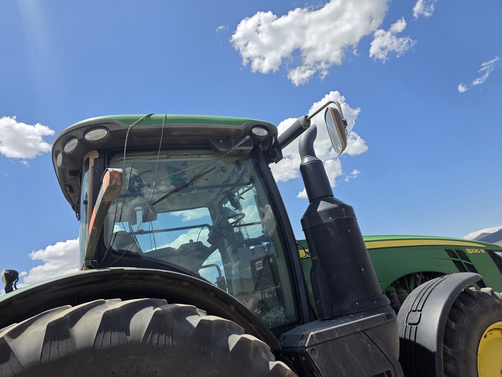 2015 John Deere 8320R Image 16