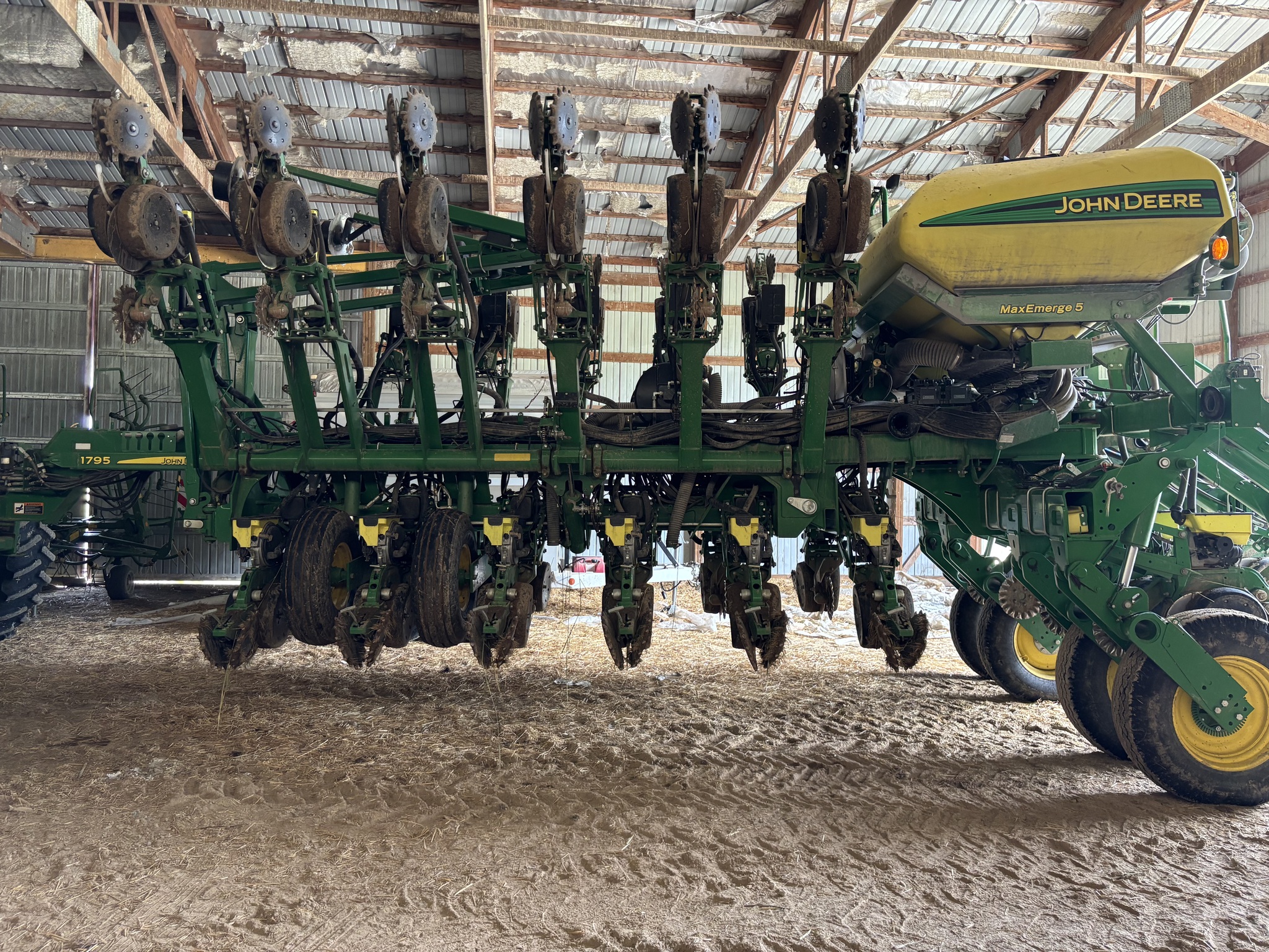 Used 2017 John Deere 1795 Planters: Drawn at Koenig Equipment in Anna, OH - PhotoXL1