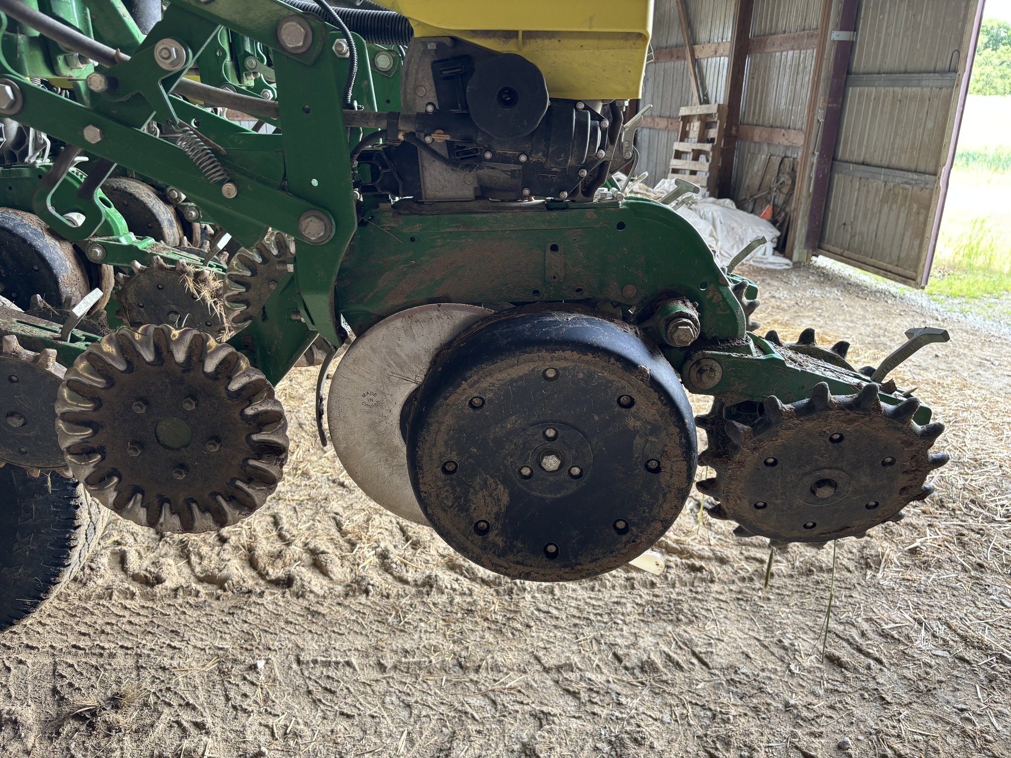 Used 2017 John Deere 1795 Planters: Drawn at Koenig Equipment in Anna, OH - PhotoXL2