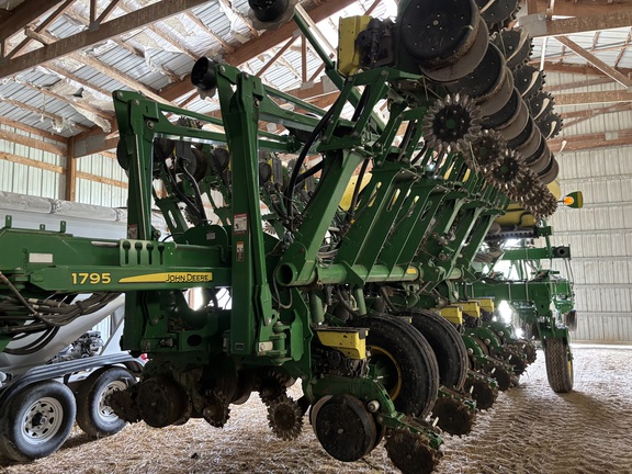 Used 2017 John Deere 1795 Planters: Drawn at Koenig Equipment in Anna, OH - Photo3
