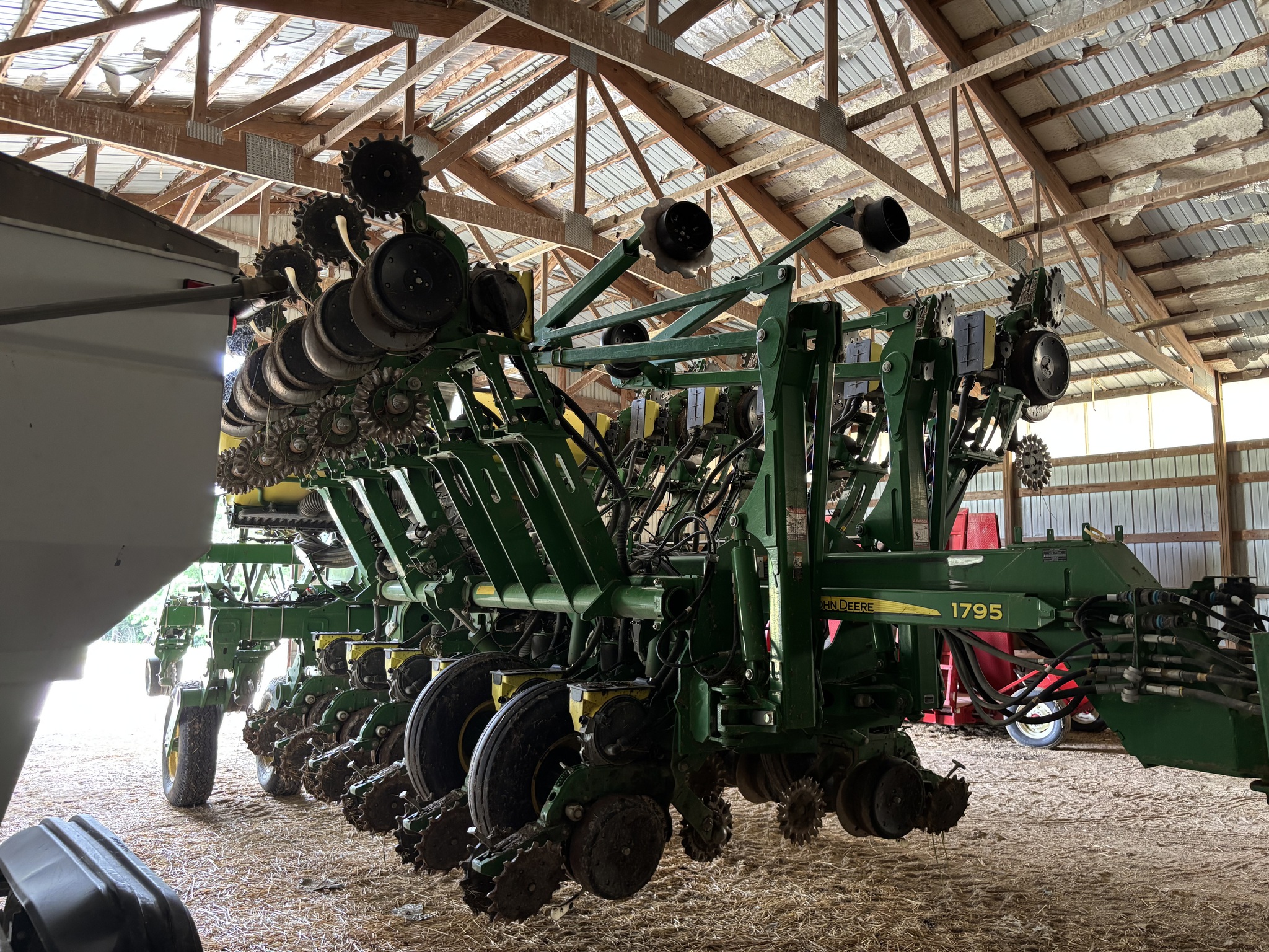 Used 2017 John Deere 1795 Planters: Drawn at Koenig Equipment in Anna, OH - PhotoXL4