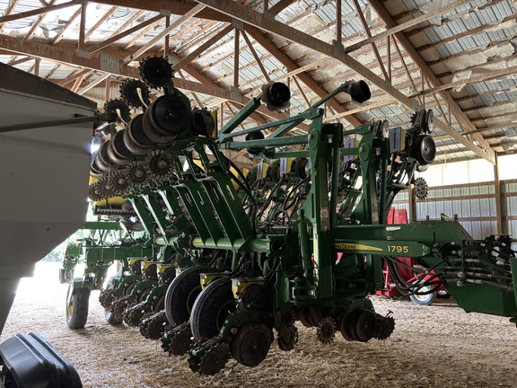 Used 2017 John Deere 1795 Planters: Drawn at Koenig Equipment in Anna, OH - Photo4