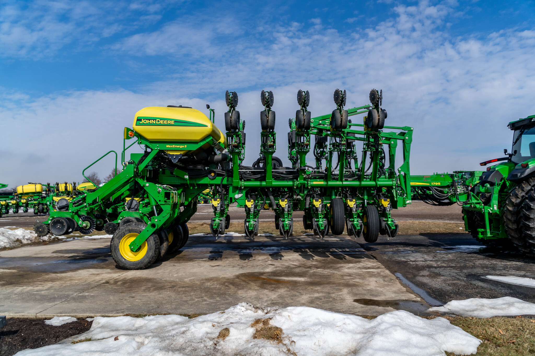 Used 2017 John Deere 1795 Planters: Drawn at Koenig Equipment in Anna, OH - PhotoXL1