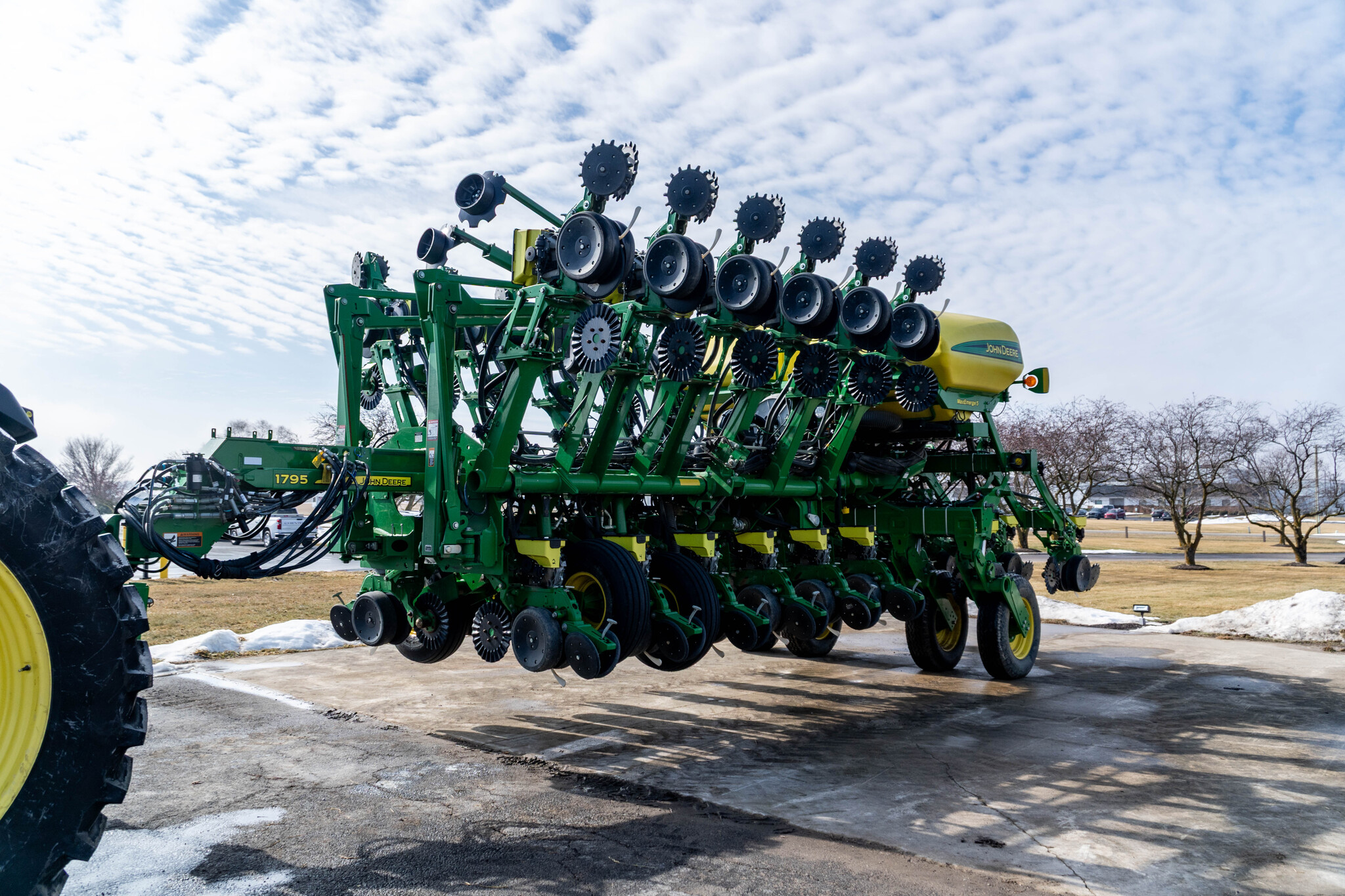 Used 2017 John Deere 1795 Planters: Drawn at Koenig Equipment in Anna, OH - PhotoXL3