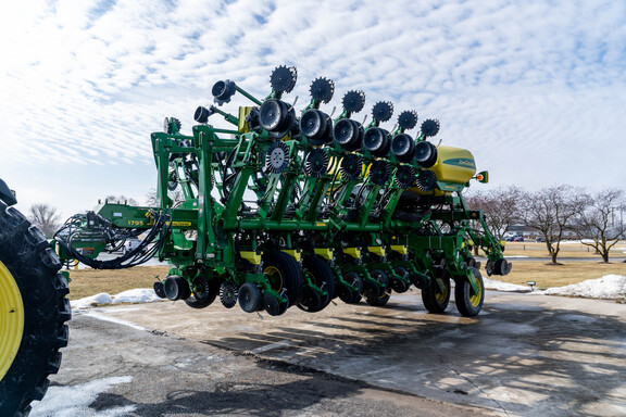 Used 2017 John Deere 1795 Planters: Drawn at Koenig Equipment in Anna, OH - Photo3