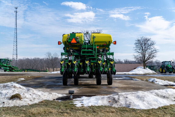 Used 2017 John Deere 1795 Planters: Drawn at Koenig Equipment in Anna, OH - Photo6