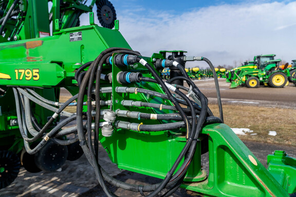 Used 2017 John Deere 1795 Planters: Drawn at Koenig Equipment in Anna, OH - Photo9