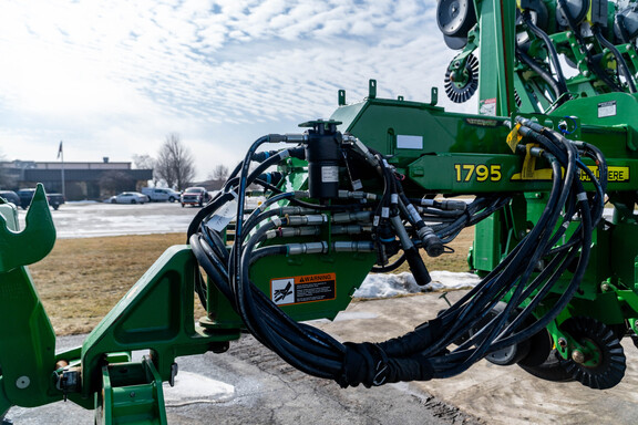 Used 2017 John Deere 1795 Planters: Drawn at Koenig Equipment in Anna, OH - Photo8