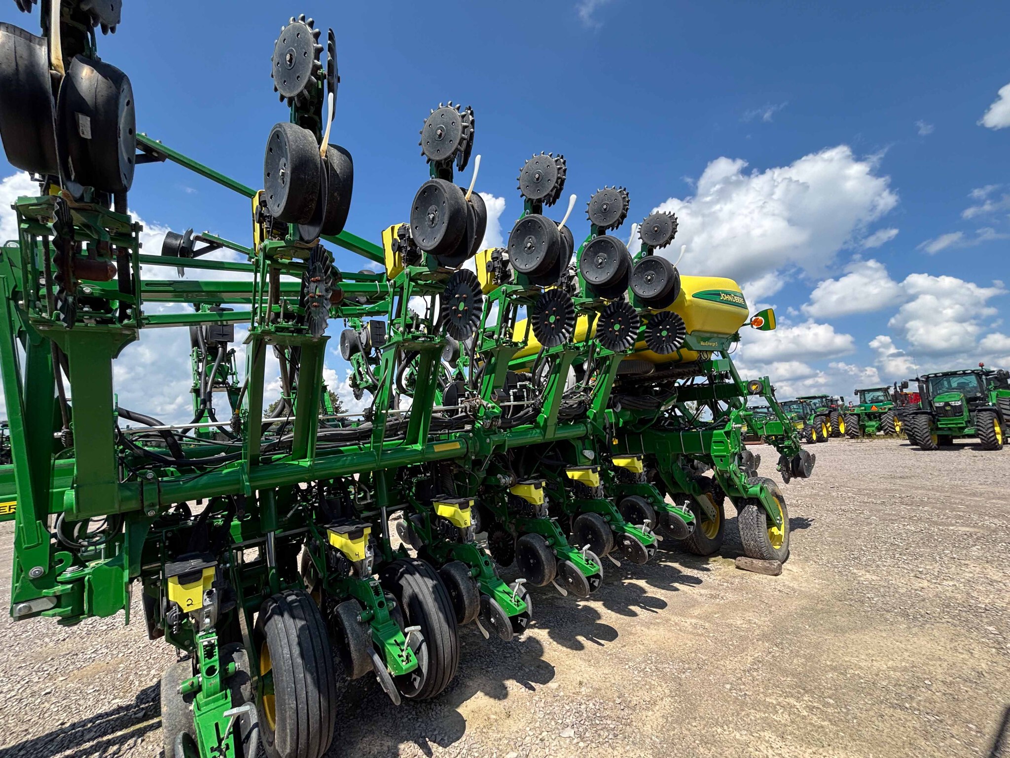 Used 2017 John Deere 1795 Planters: Drawn at Koenig Equipment in Anna, OH - PhotoXL4