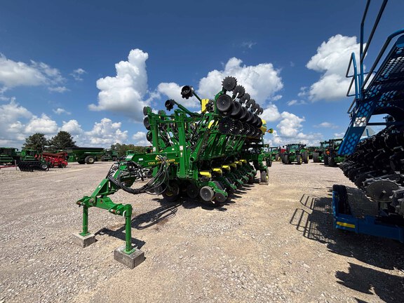 Used 2017 John Deere 1795 Planters: Drawn at Koenig Equipment in Anna, OH - Photo5