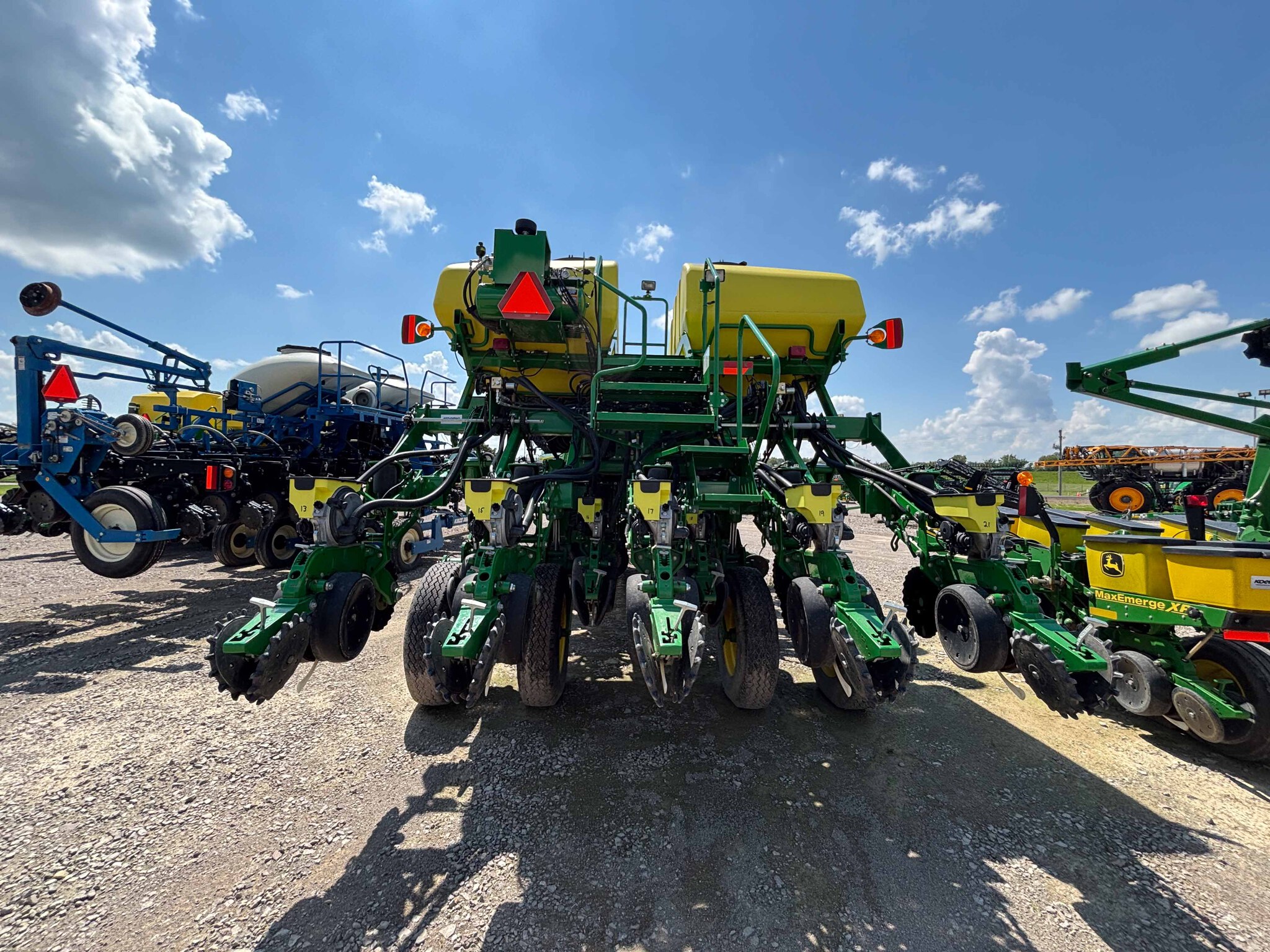 Used 2017 John Deere 1795 Planters: Drawn at Koenig Equipment in Anna, OH - PhotoXL1