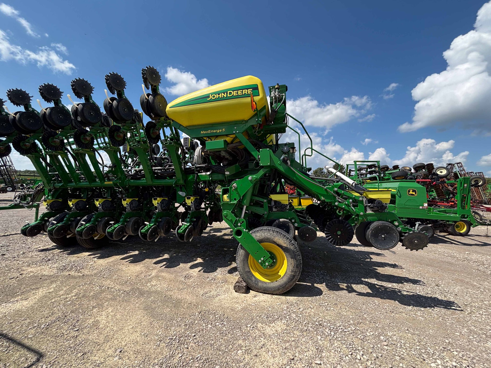 Used 2017 John Deere 1795 Planters: Drawn at Koenig Equipment in Anna, OH - PhotoXL0