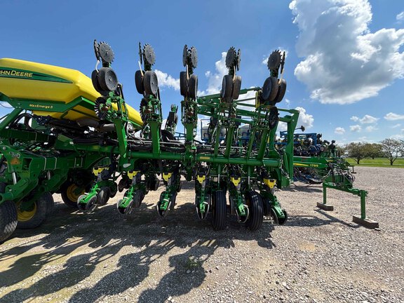 Used 2017 John Deere 1795 Planters: Drawn at Koenig Equipment in Anna, OH - Photo3
