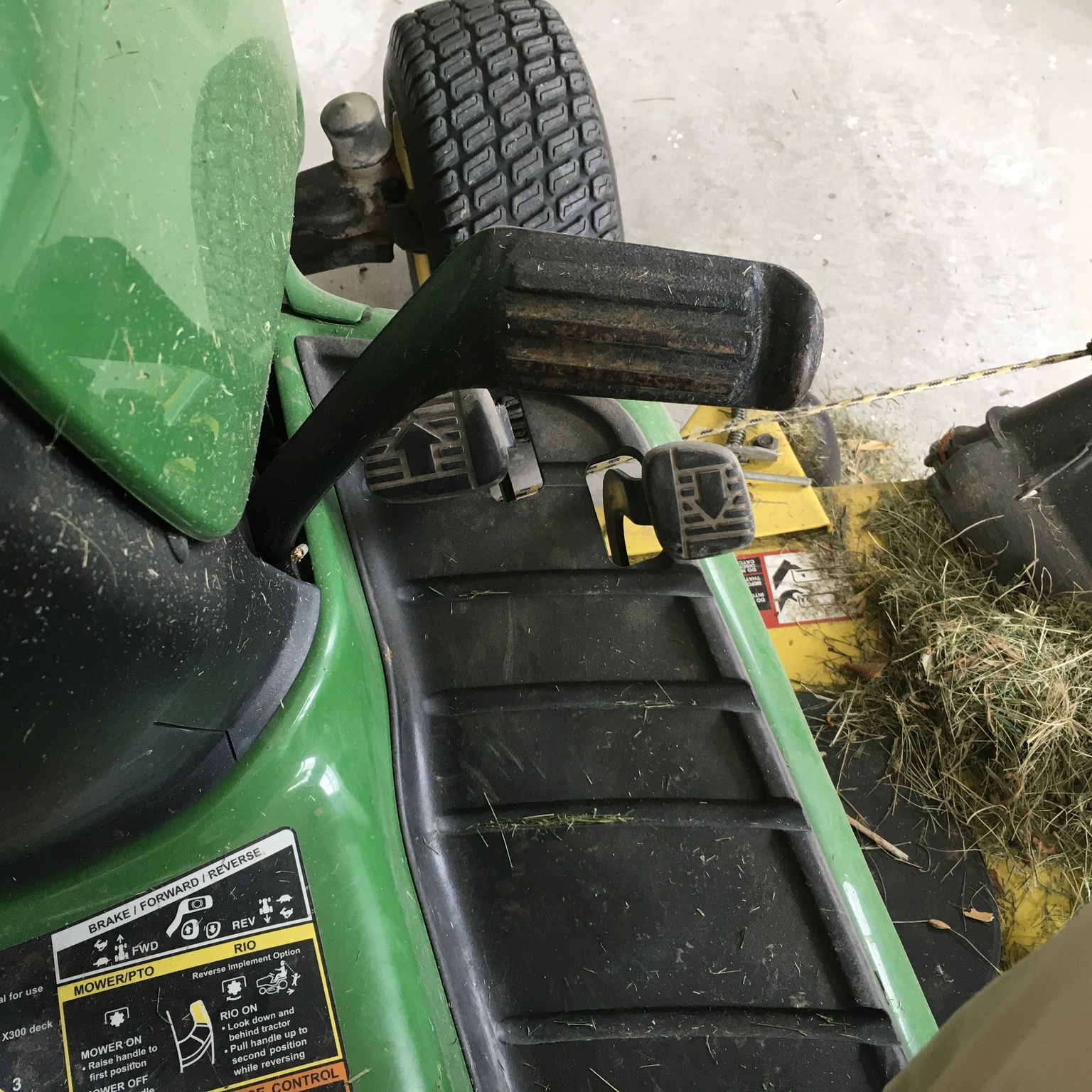 2012 John Deere X500 Image 12