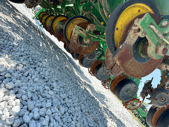 2017 John-Deere 1775NT