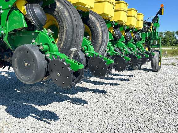 2017 John-Deere 1775NT