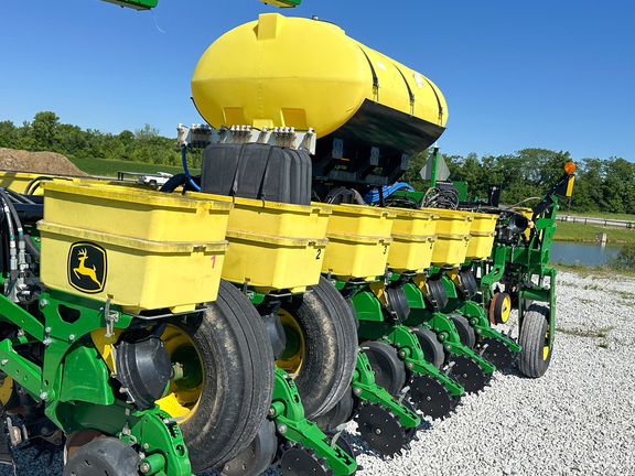 2017 John-Deere 1775NT