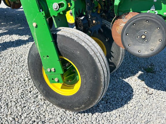 2017 John-Deere 1775NT