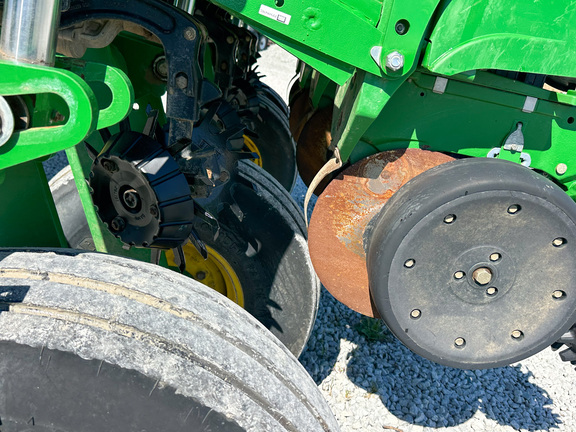 2017 John-Deere 1775NT