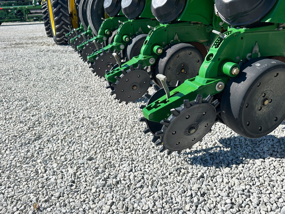 2017 John-Deere 1775NT