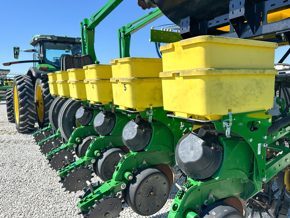 2017 John-Deere 1775NT