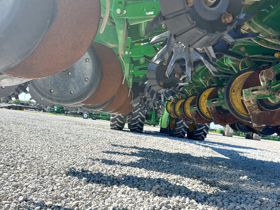 2017 John-Deere 1775NT