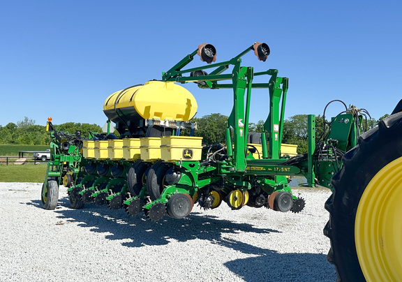 2017 John-Deere 1775NT