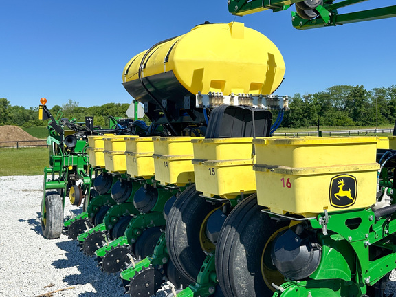 2017 John-Deere 1775NT