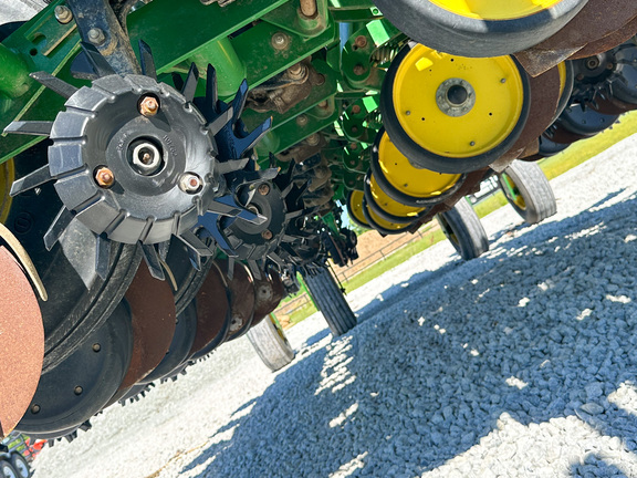2017 John-Deere 1775NT