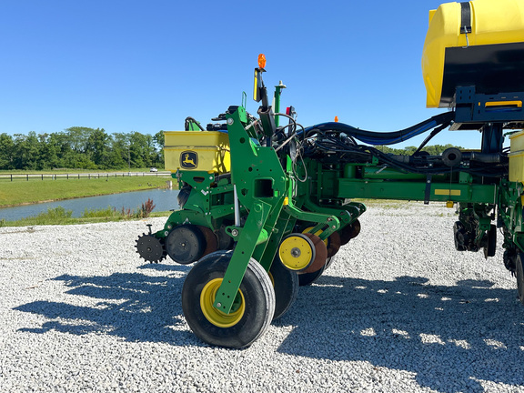 2017 John-Deere 1775NT