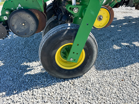 2017 John-Deere 1775NT