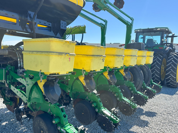 2017 John-Deere 1775NT