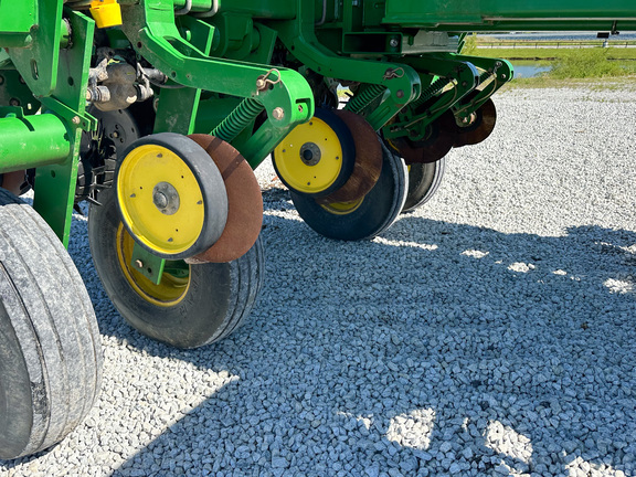 2017 John-Deere 1775NT