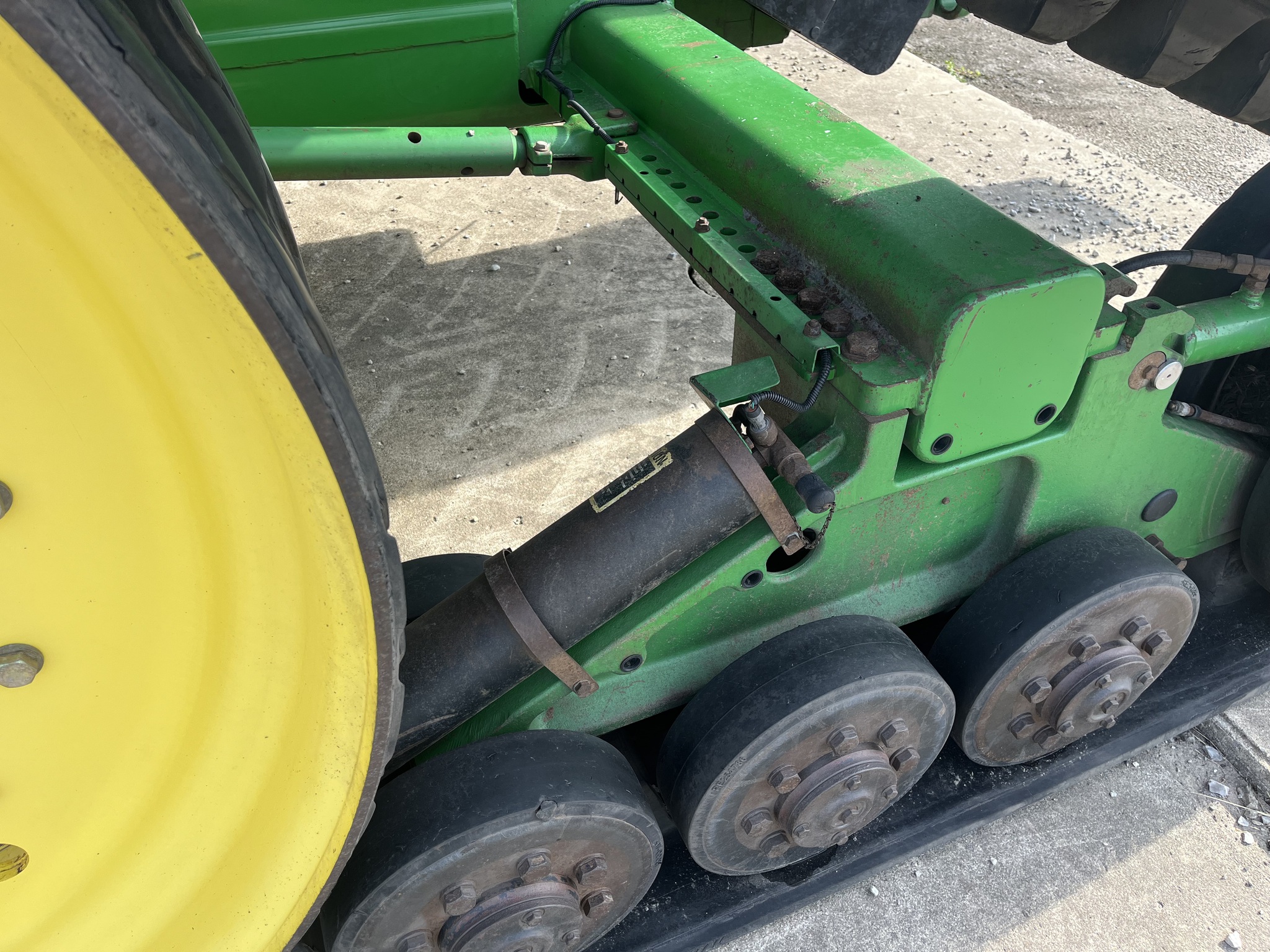 2005 John Deere 8420T Image 9