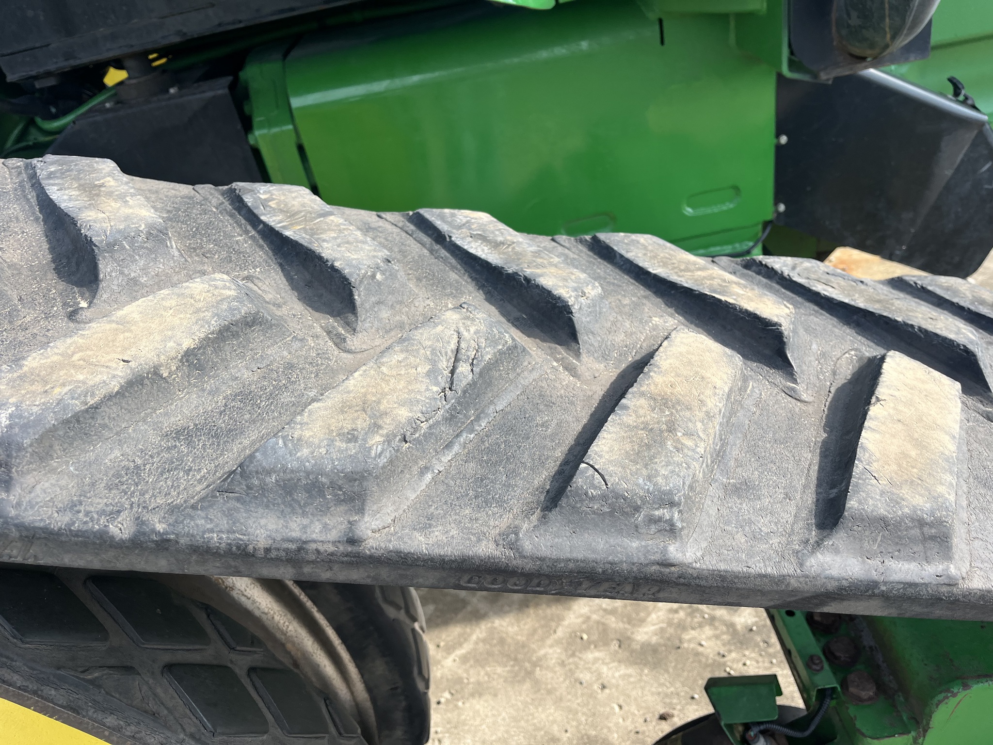 2005 John Deere 8420T Image 10