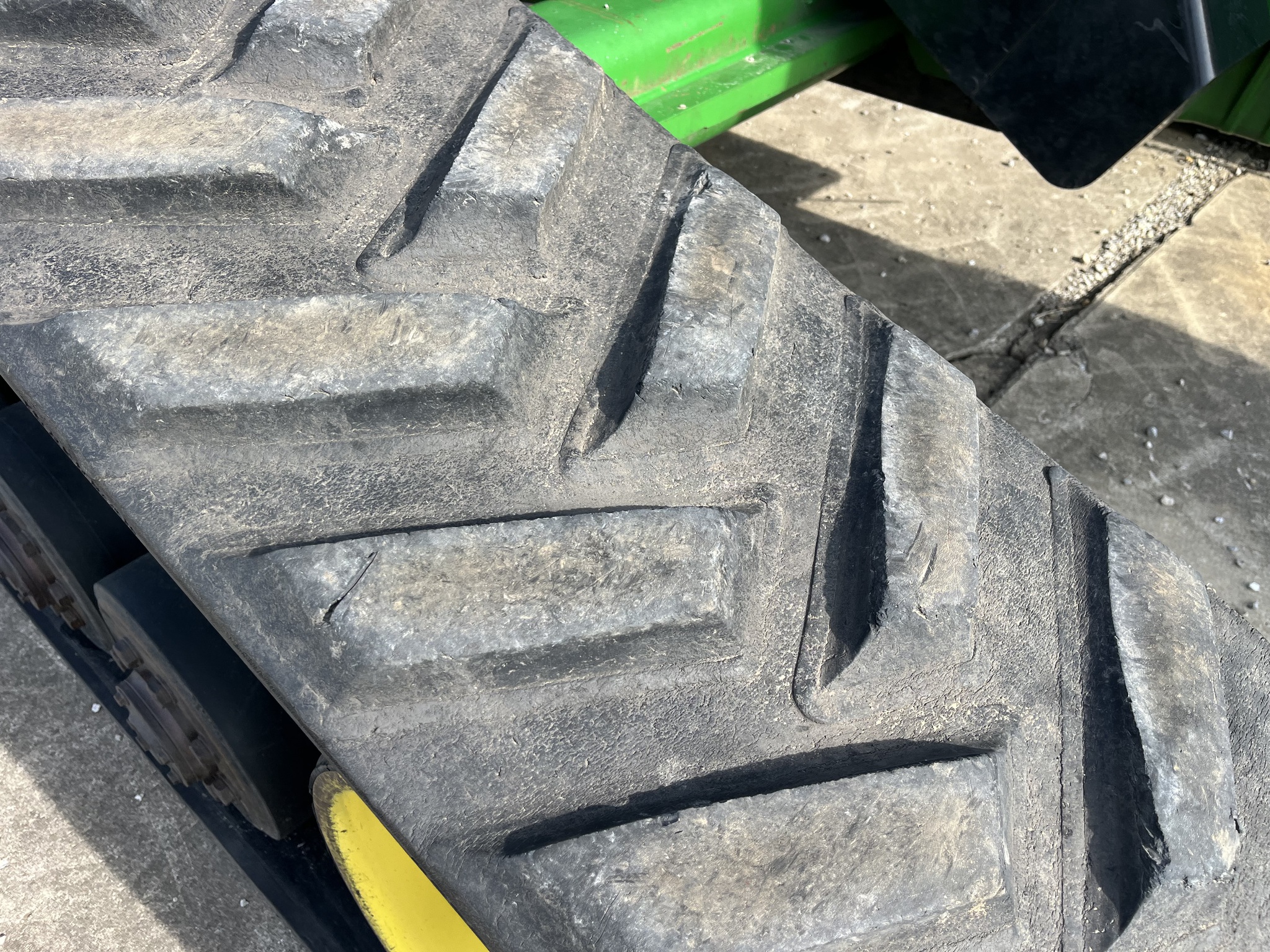 2005 John Deere 8420T Image 12