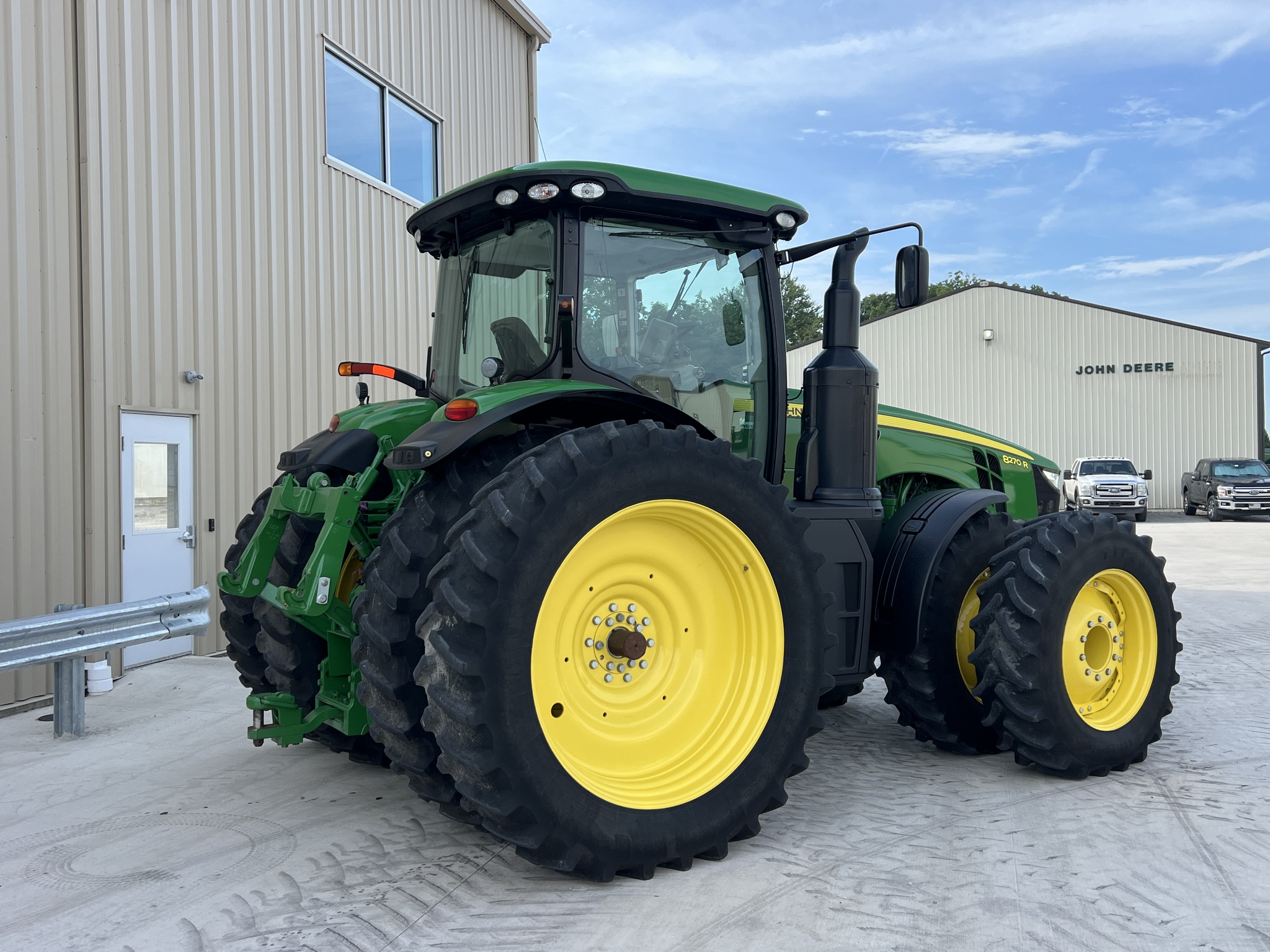 2015 John Deere 8270R Image 3