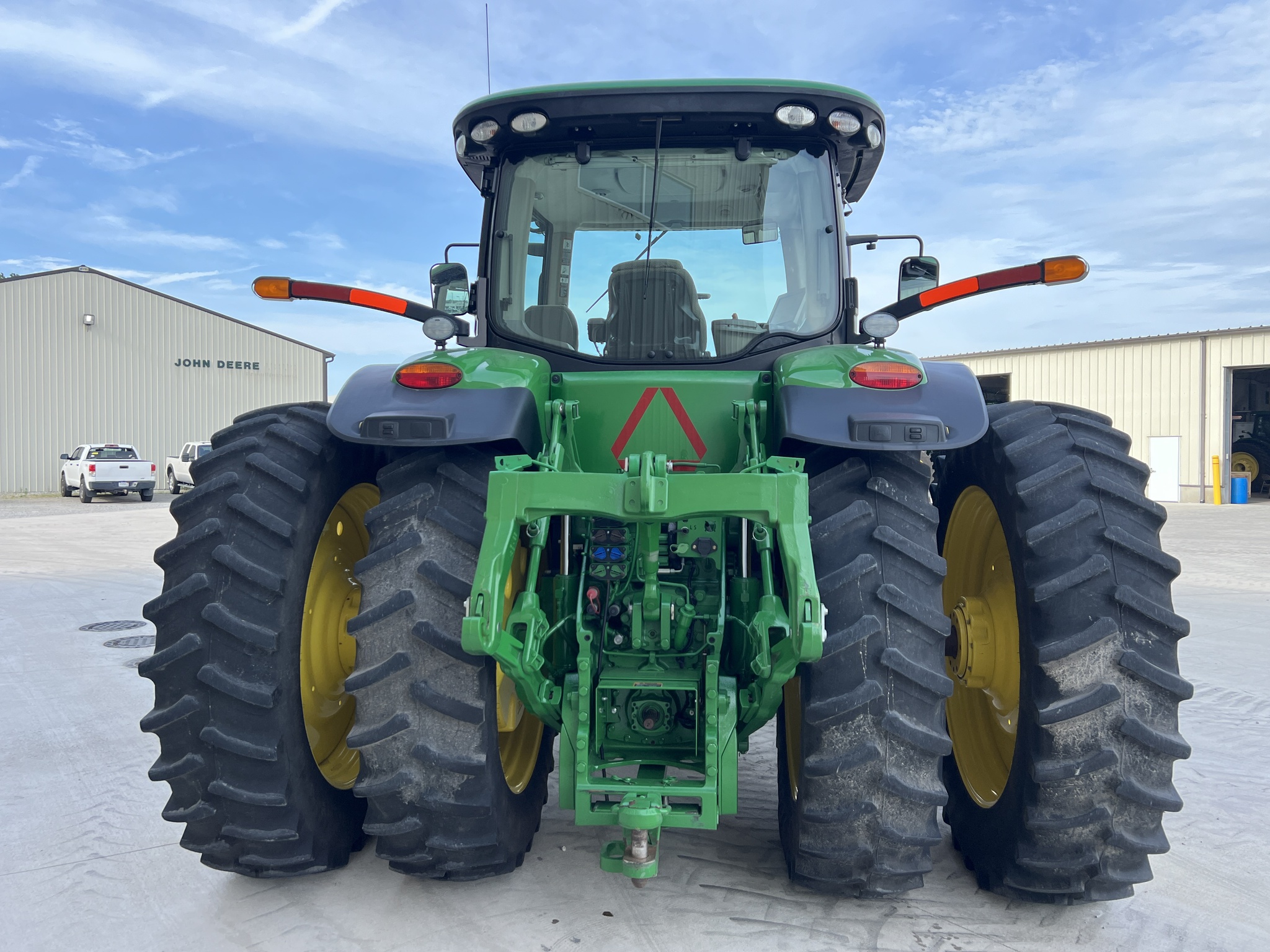 2015 John Deere 8270R Image 4