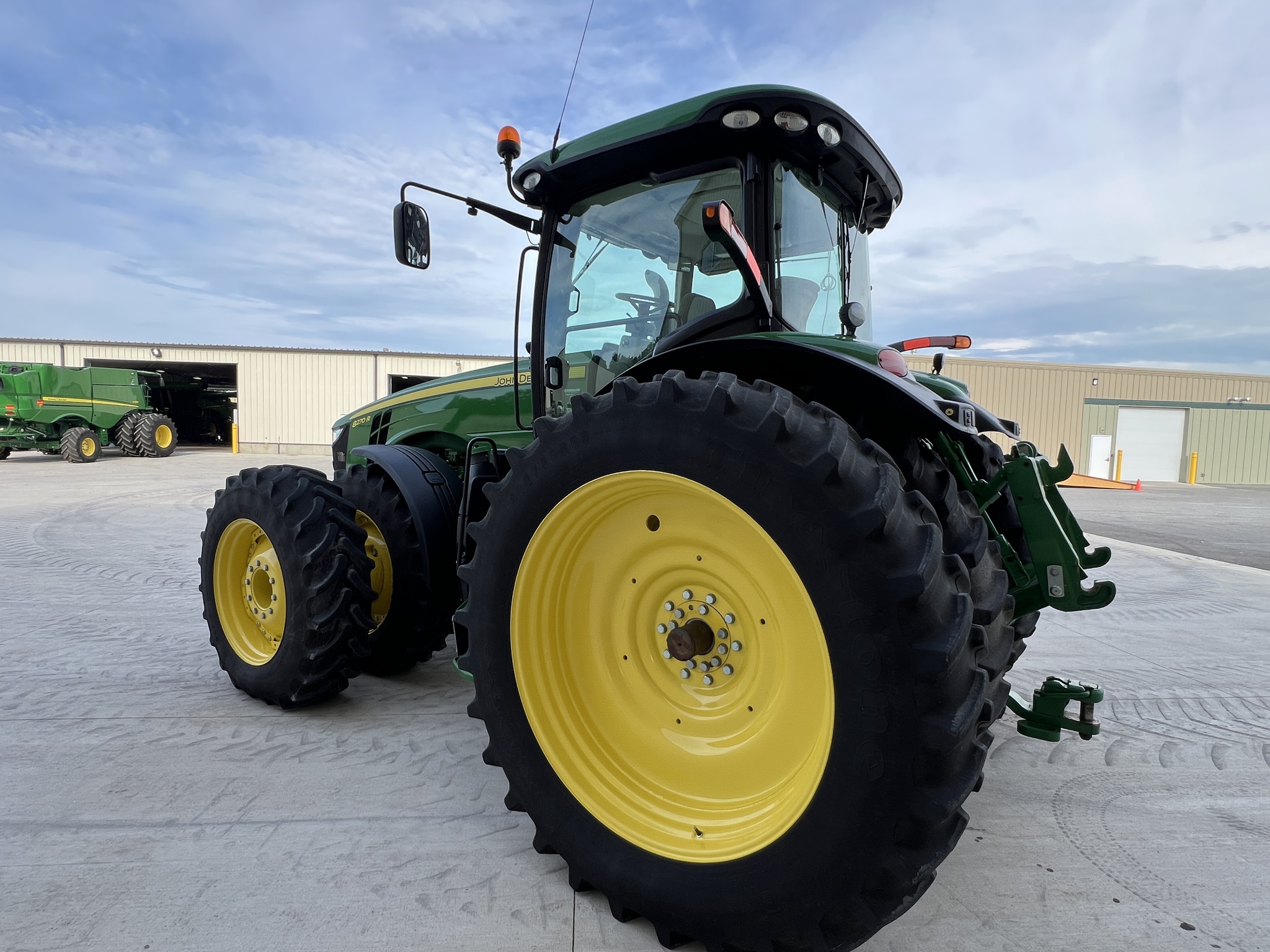 2015 John Deere 8270R Image 5