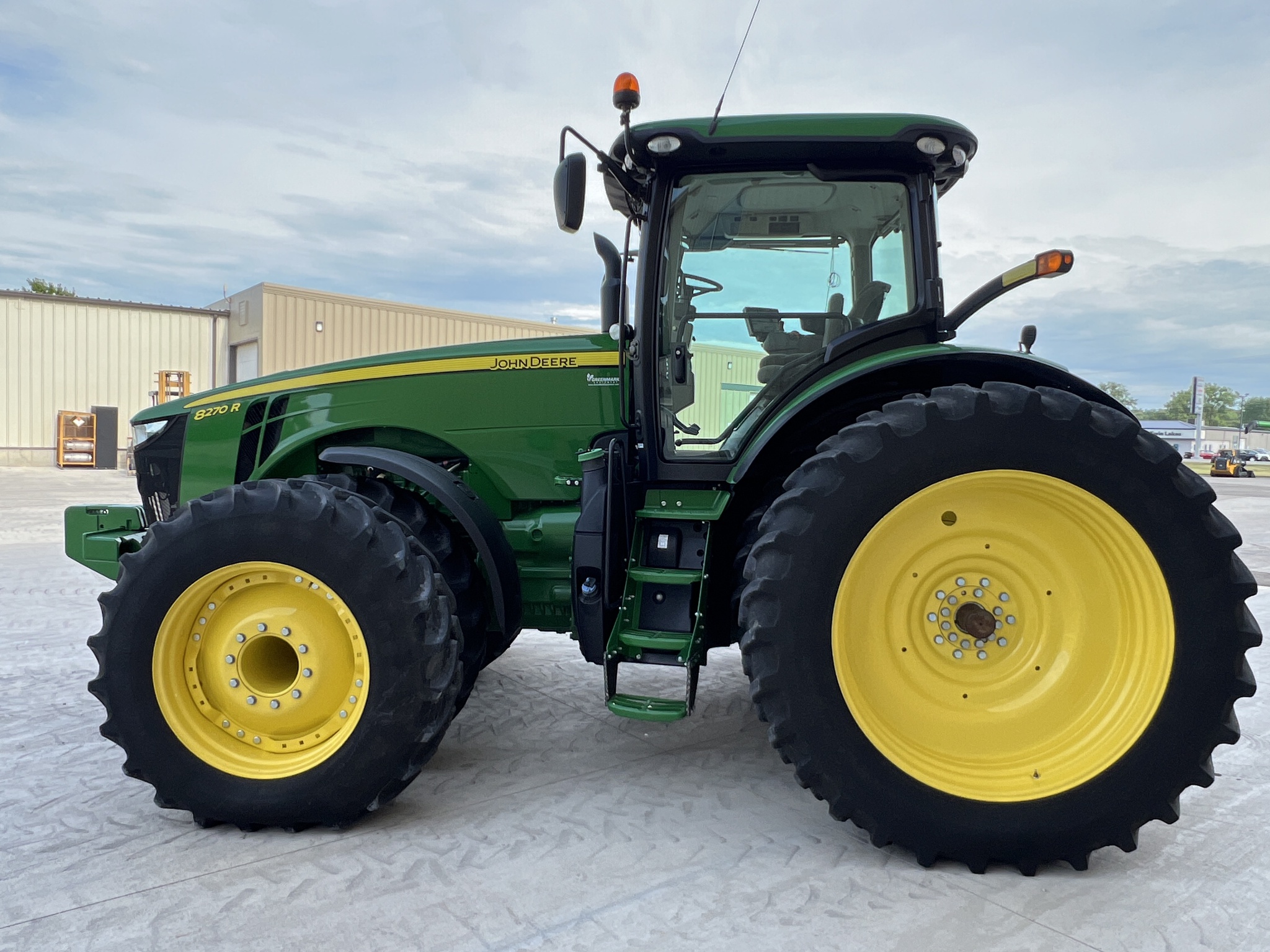 2015 John Deere 8270R Image 6