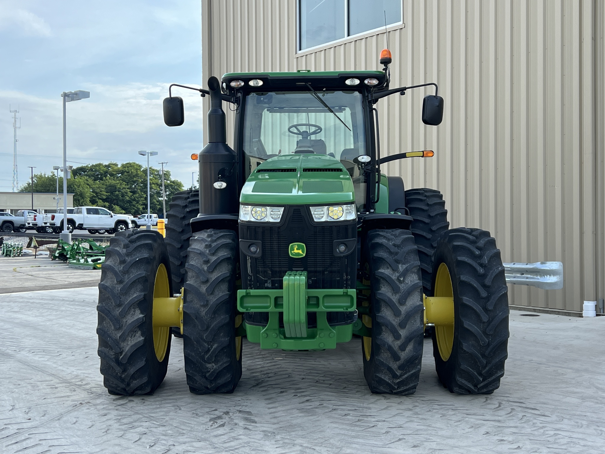 2015 John Deere 8270R Image 8