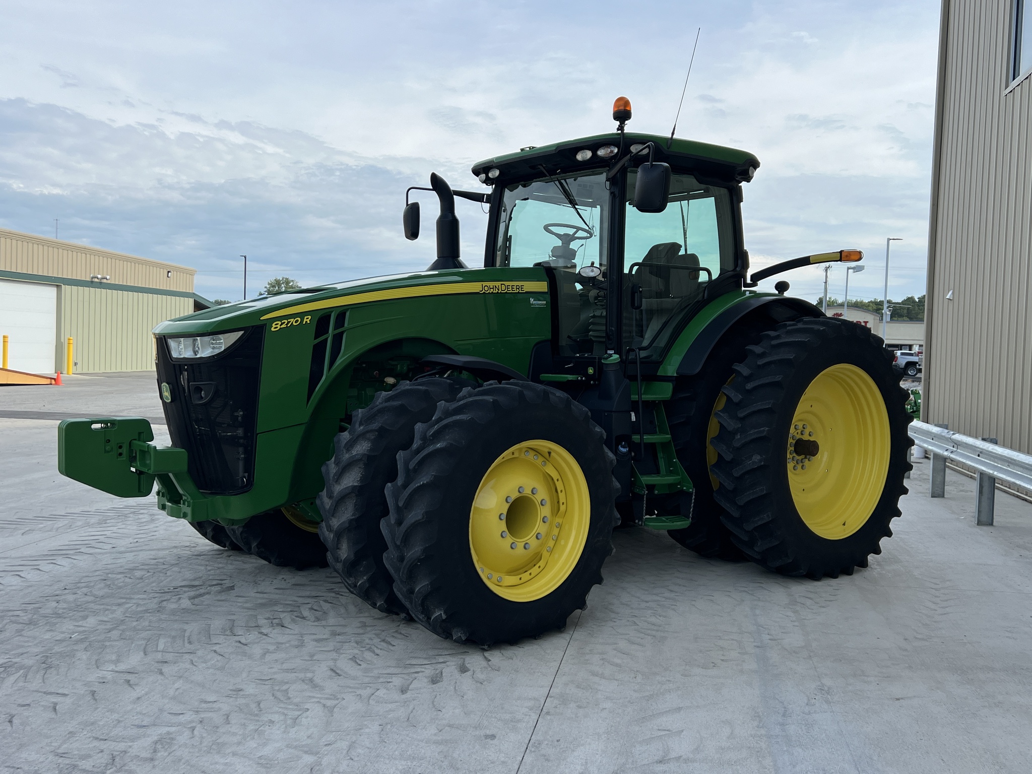 2015 John Deere 8270R Image 7