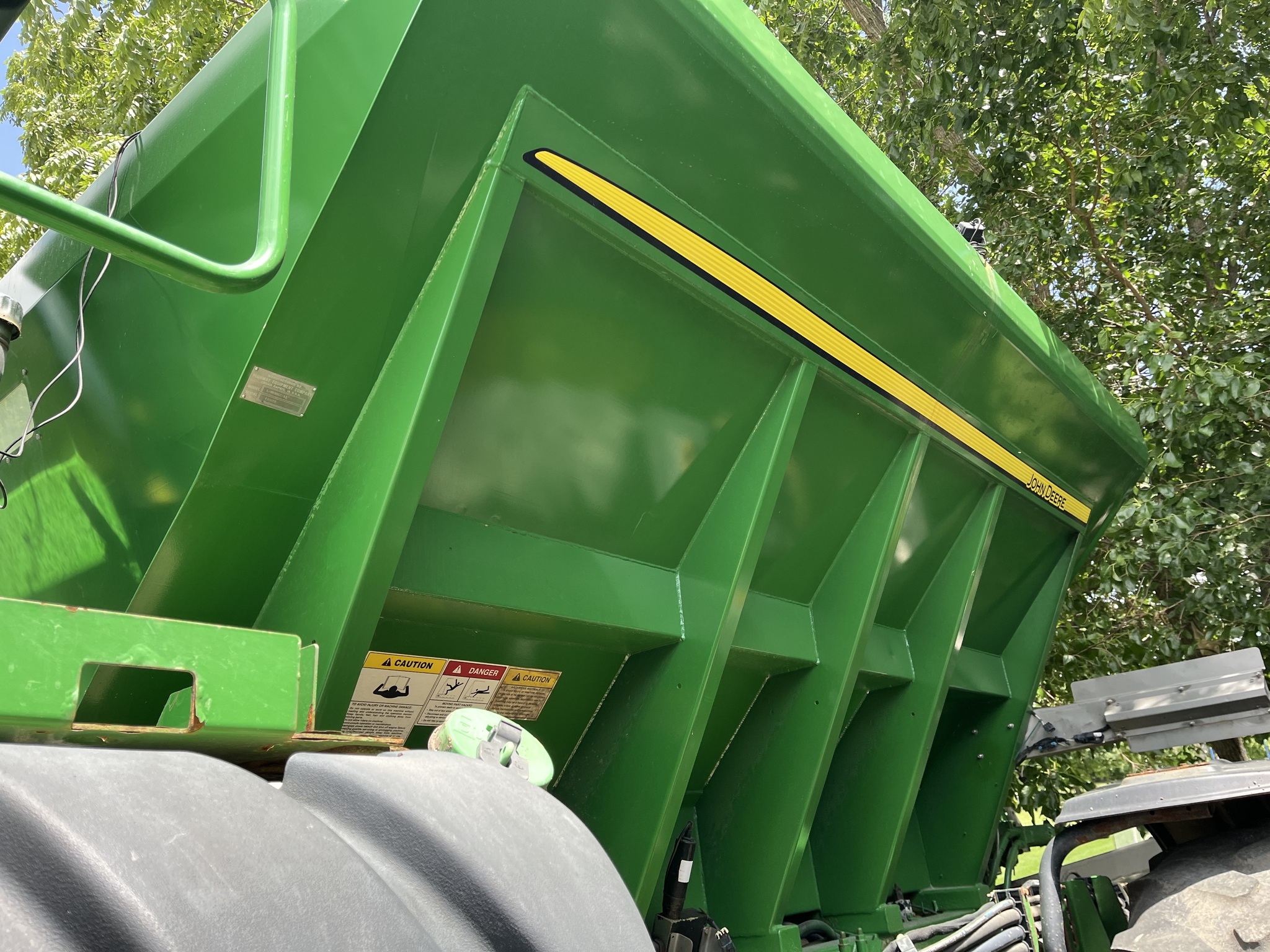  2012 New Leader L3030G4 at Heritage Tractor in Freeport, IL