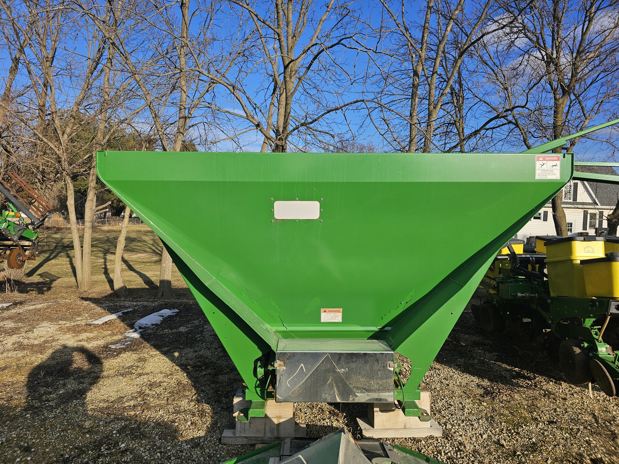  2012 New Leader L3030G4 at Heritage Tractor in Freeport, IL