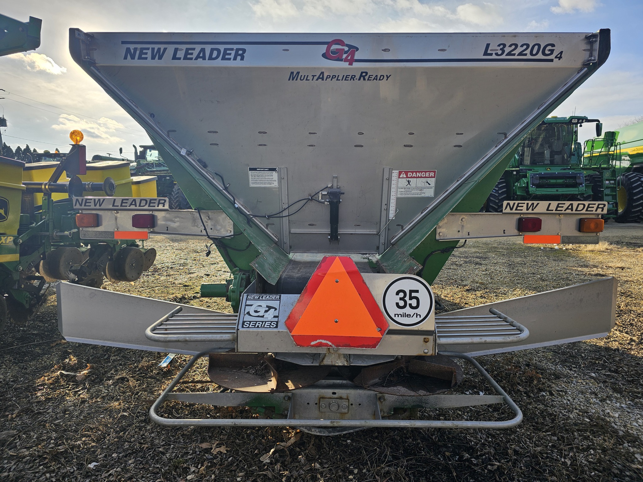  2012 New Leader L3030G4 at Heritage Tractor in Freeport, IL