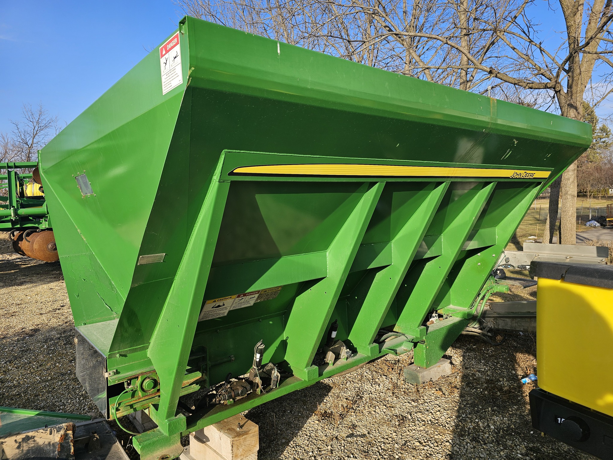  2012 New Leader L3030G4 at Heritage Tractor in Freeport, IL